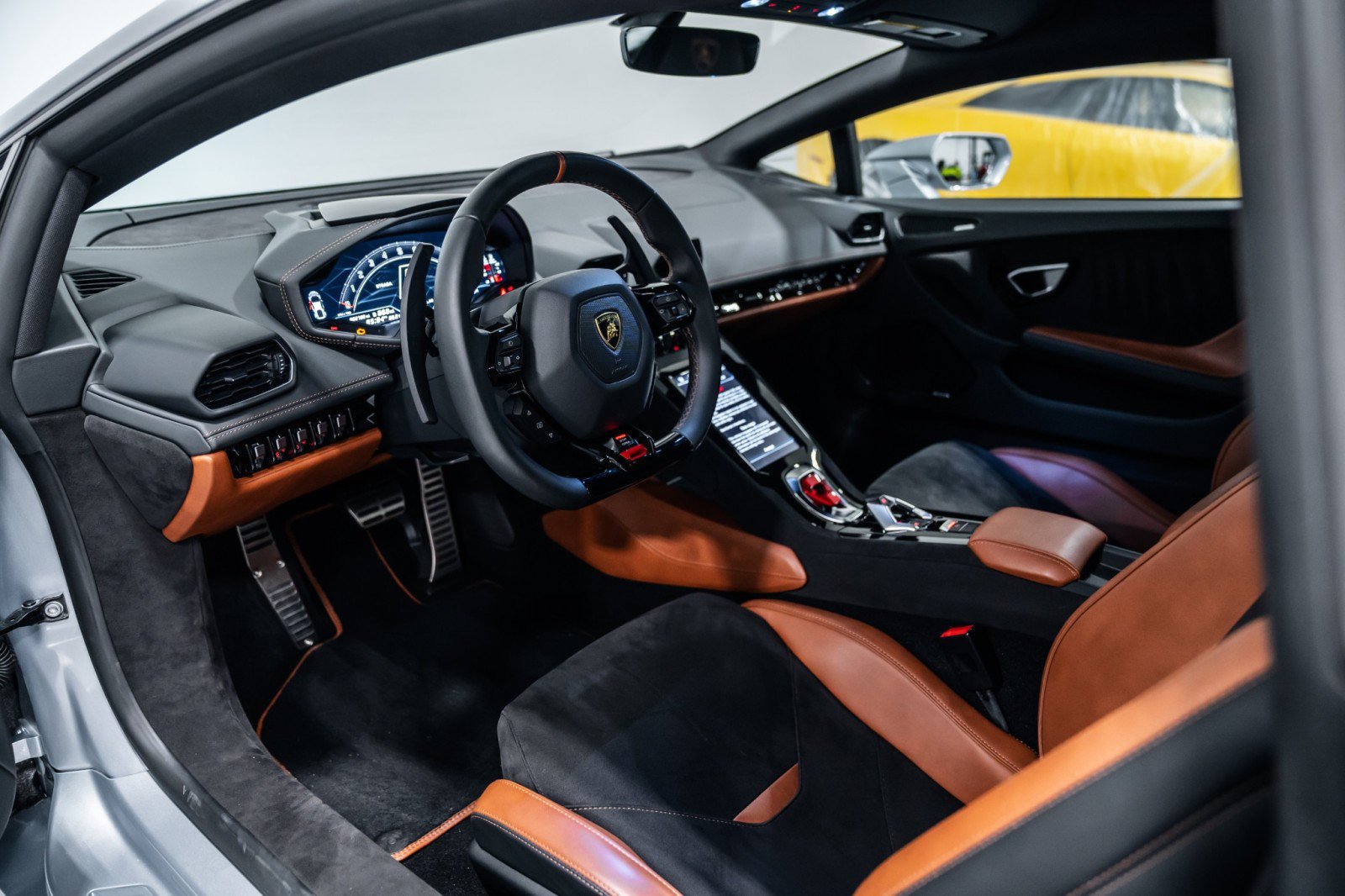 Used 2023 Lamborghini Huracan Tecnica RWD image 9
