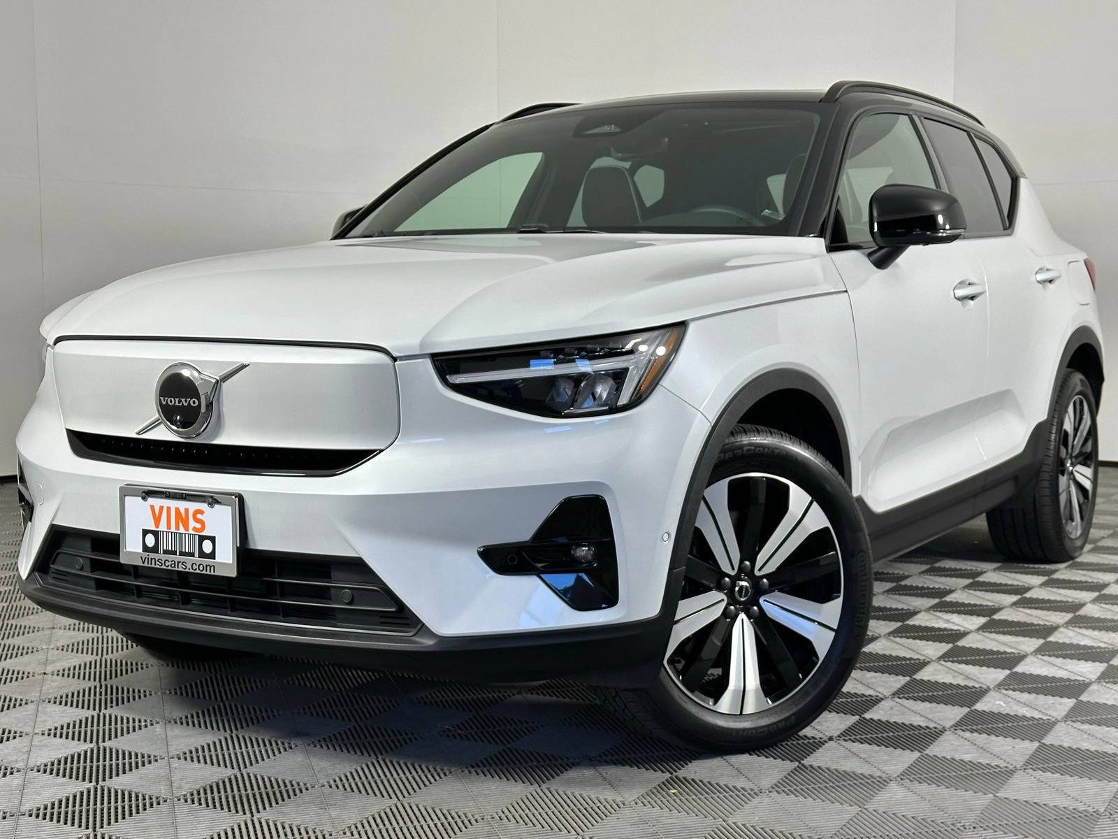 Used 2023 Volvo XC40 Recharge Plus image 40
