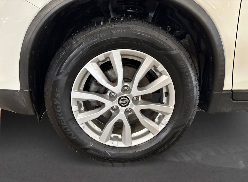 Used 2019 Nissan Rogue SV image 12