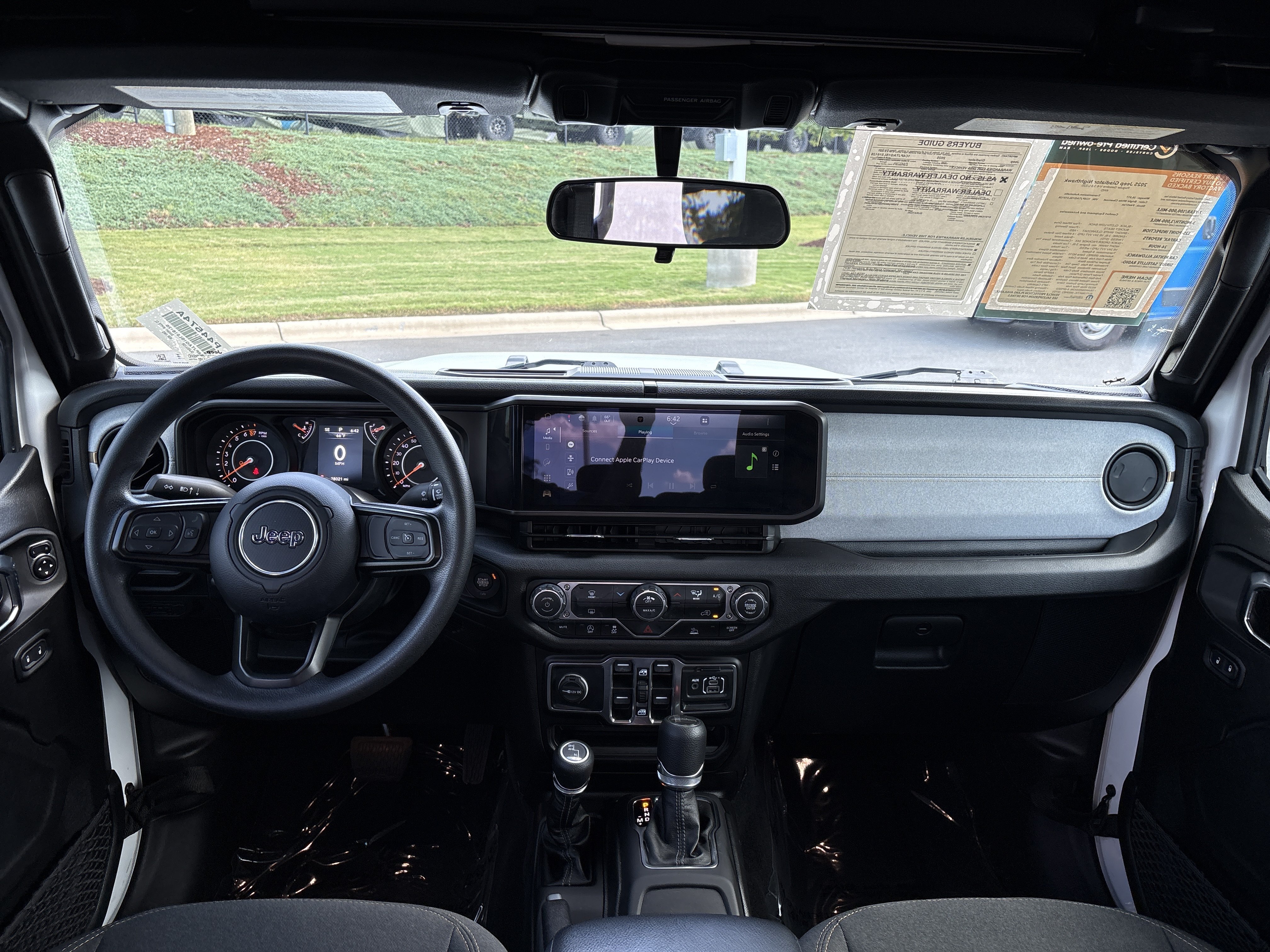 Used 2025 Jeep Gladiator Sport AWD/4WD image 20