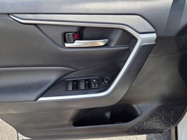 Used 2021 Toyota RAV4 XLE AWD/4WD image 16