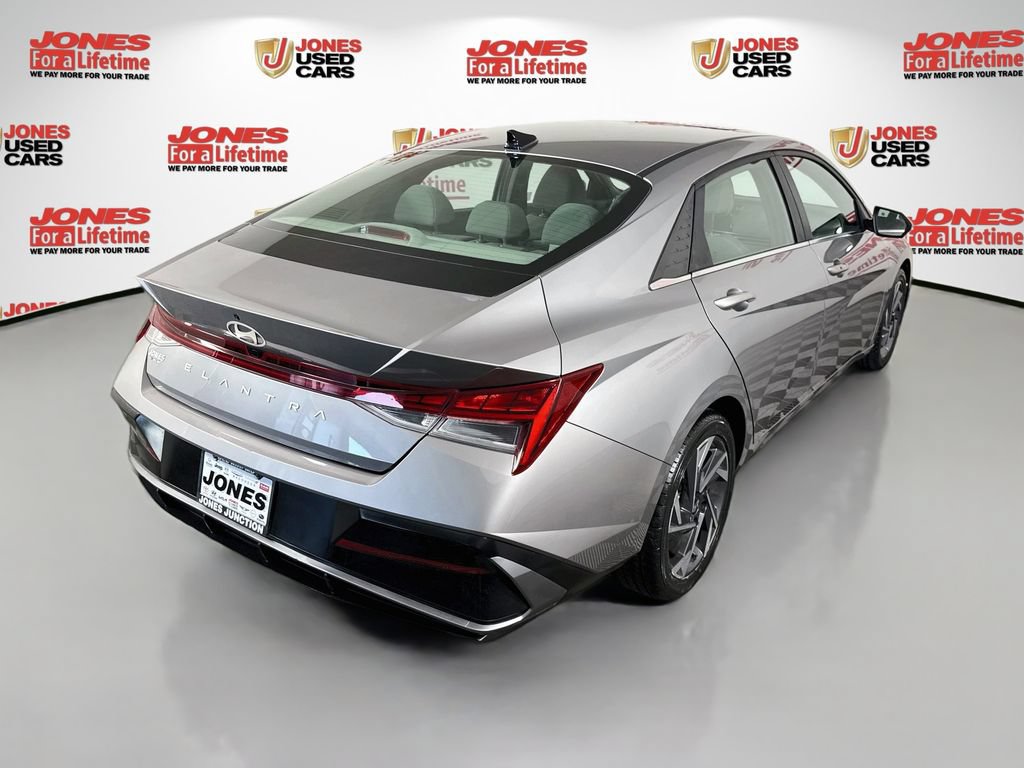 Certified 2024 Hyundai Elantra SEL w/ Convenience Package FWD image 18