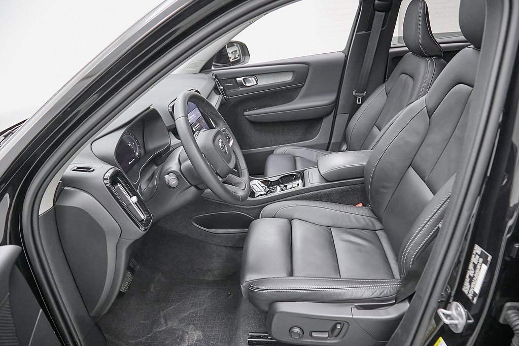 Certified 2024 Volvo XC40 B5 Plus w/ Protection Package Premier image 19