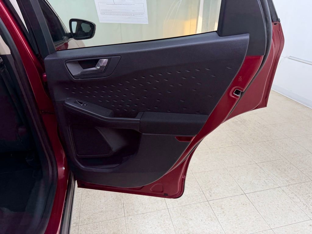 Used 2020 Ford Escape SE image 12