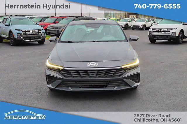 Used 2024 Hyundai Elantra SEL image 2
