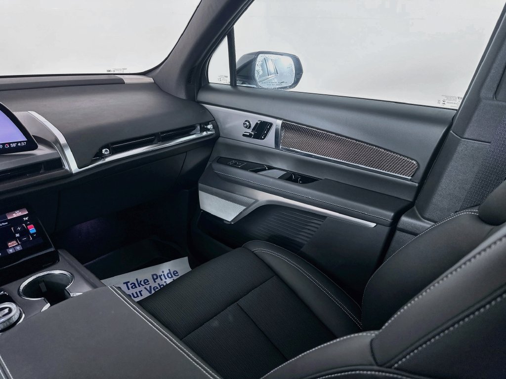 New 2027 Cadillac Vistiq Sport w/ LPO, Floor Liner Package AWD/4WD image 30