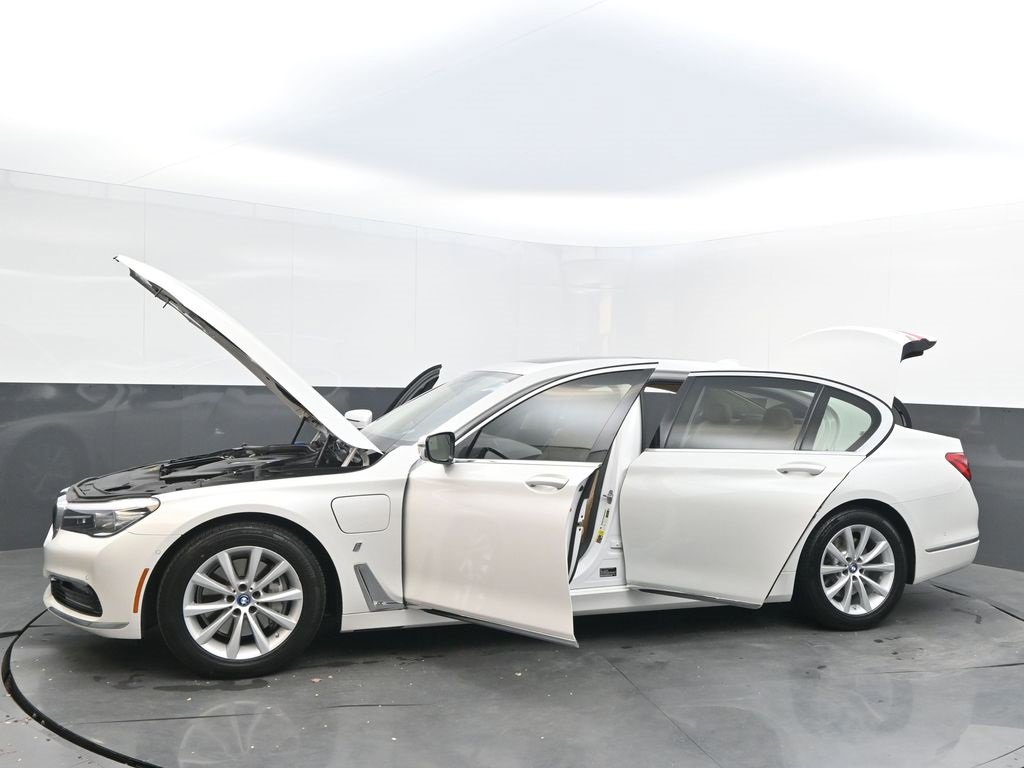 Used 2018 BMW 740e xDrive image 51