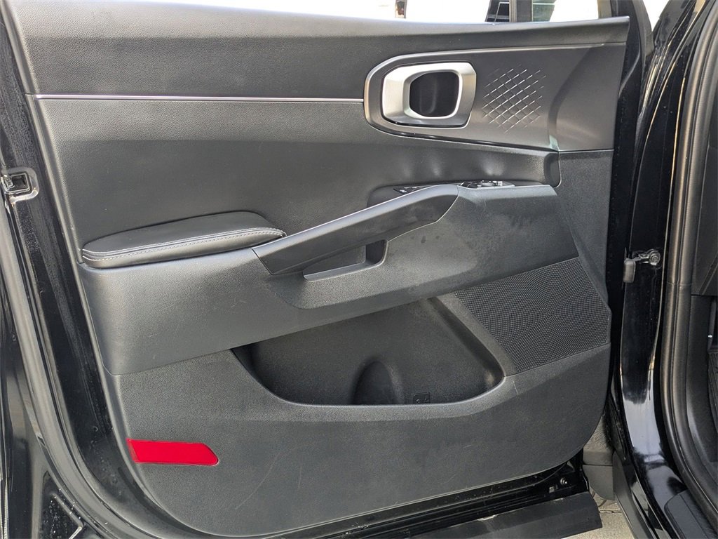 Used 2024 Kia Sorento S image 11