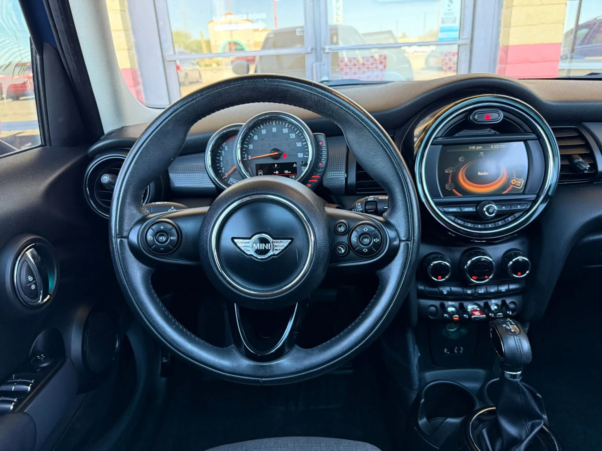 Used 2015 MINI Cooper 4-Door Hardtop image 29