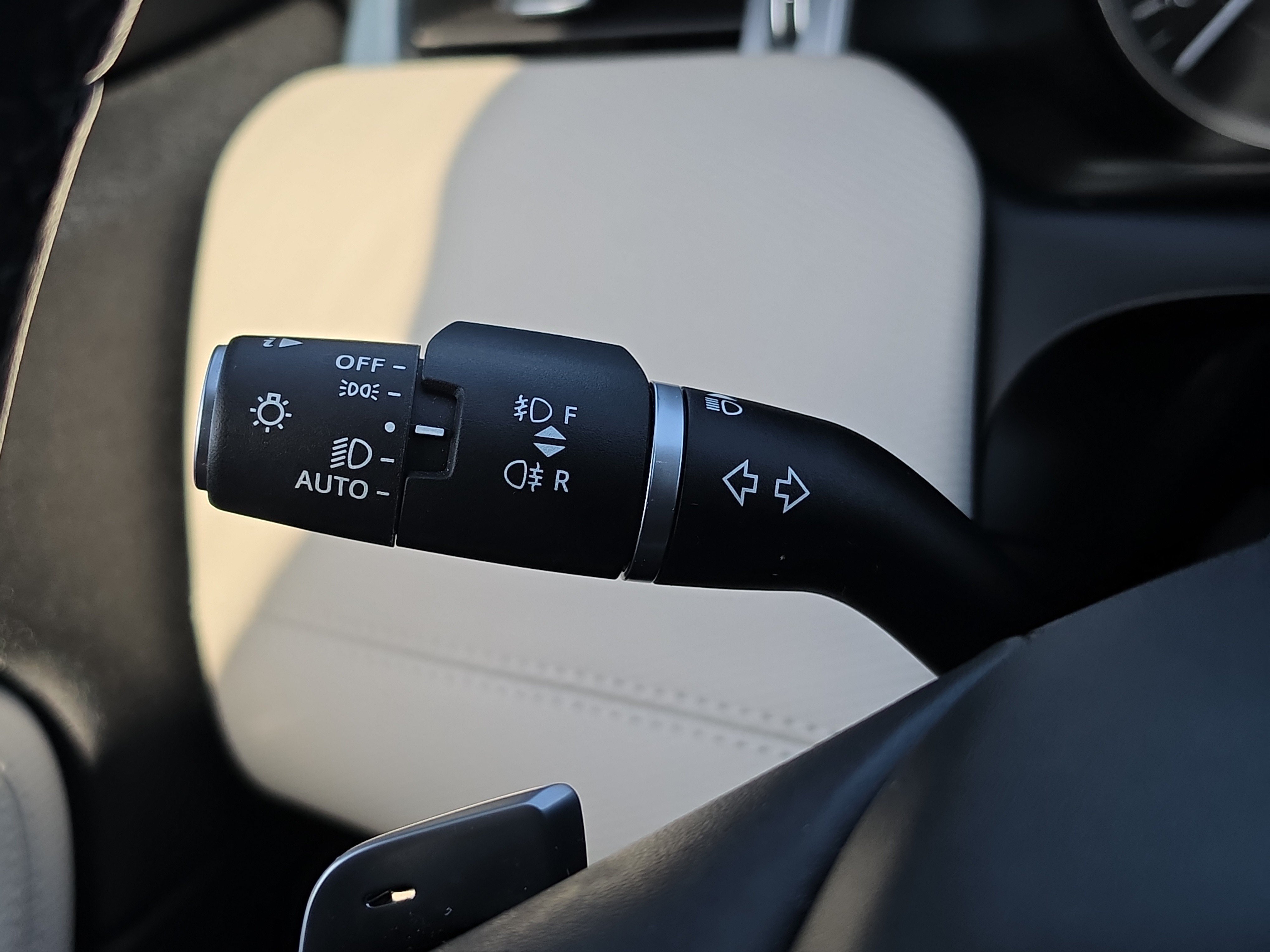 Used 2023 Land Rover Discovery Sport SE R-Dynamic AWD/4WD image 24