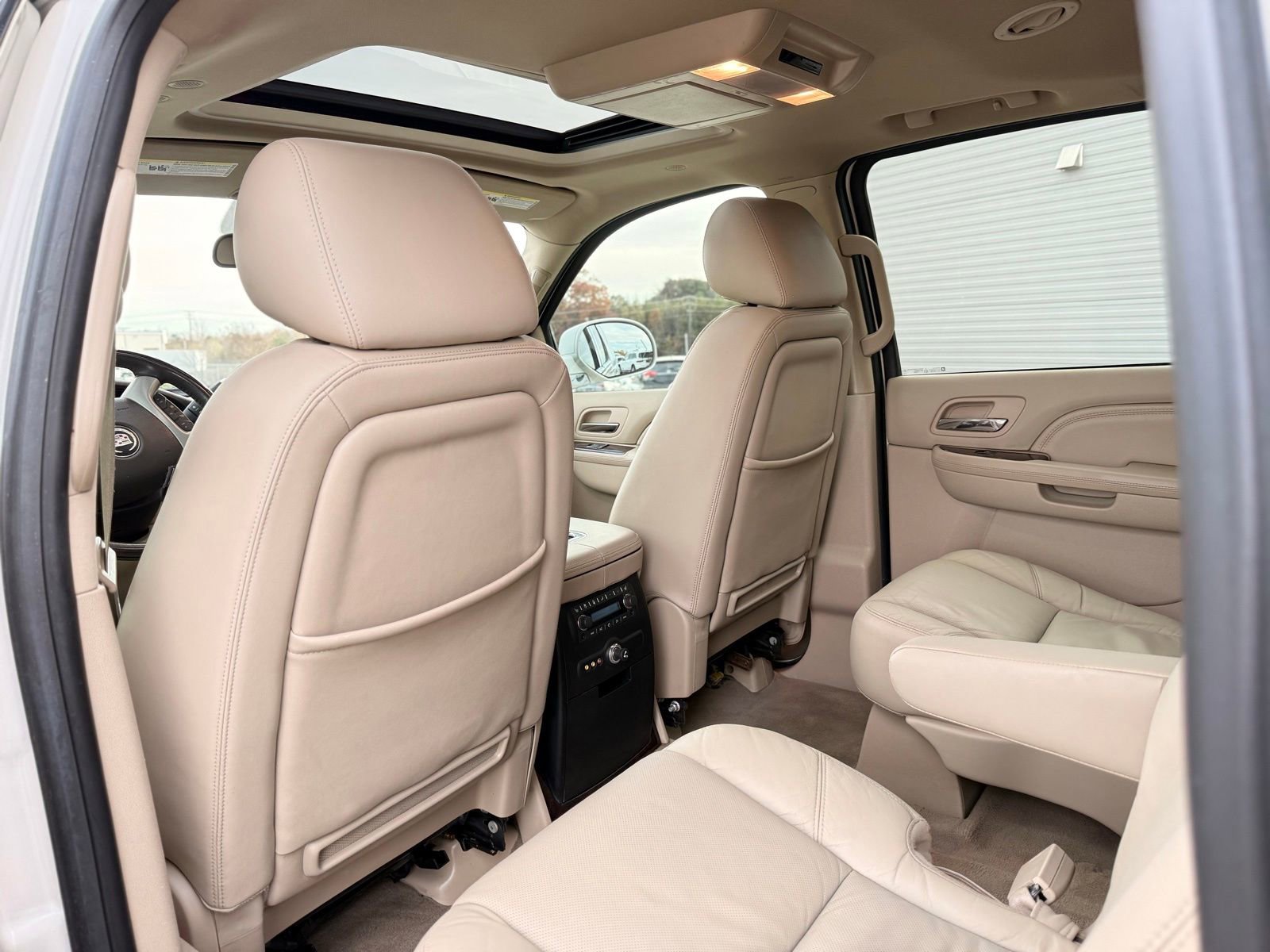 Used 2012 Cadillac Escalade ESV Luxury image 18
