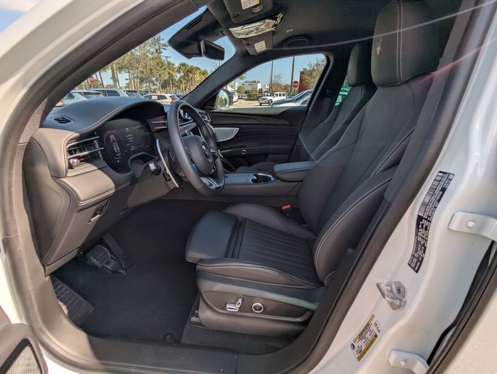 Used 2025 Mercedes-Benz GLB 250 4MATIC image 31