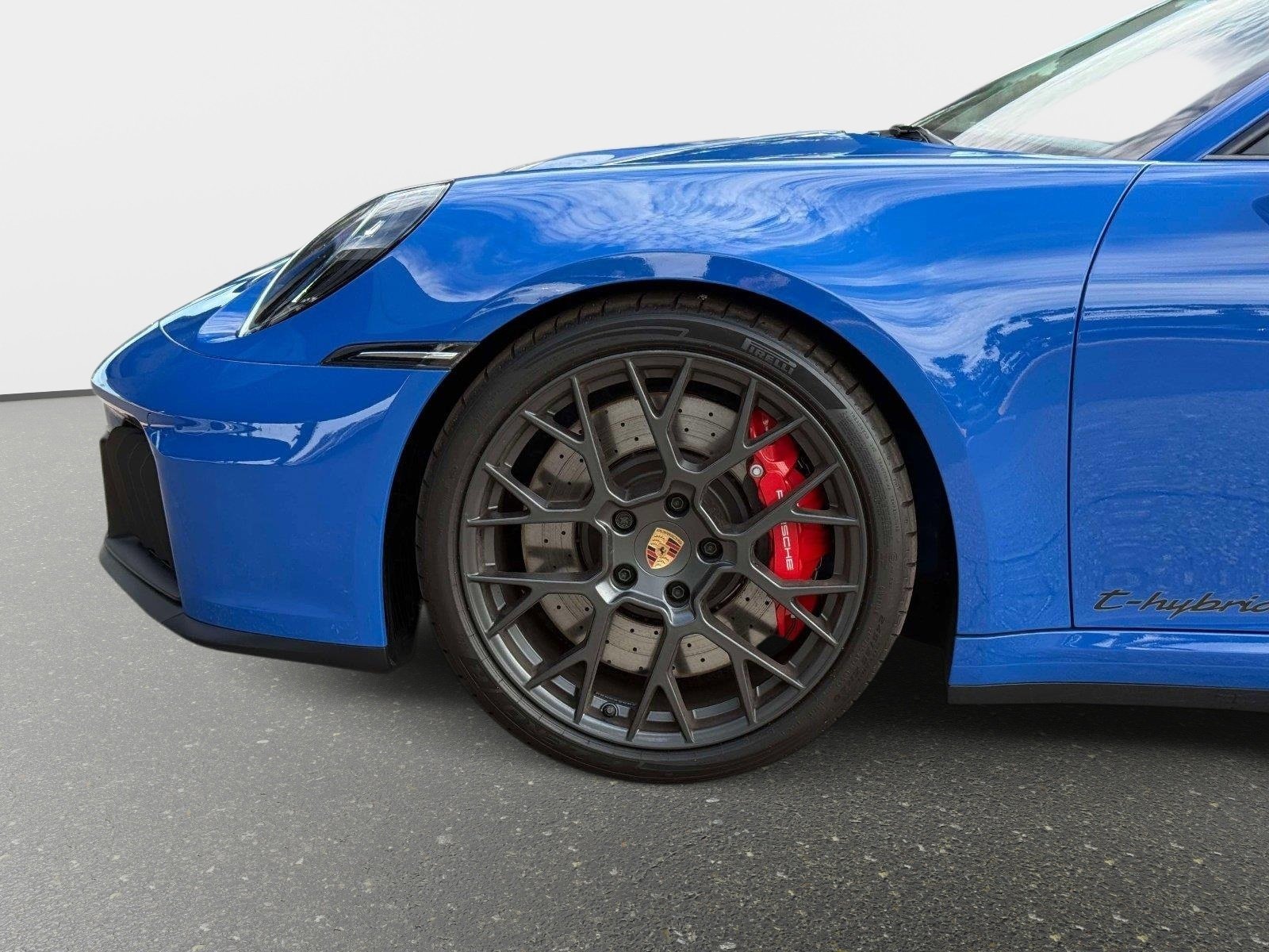 Used 2025 Porsche 911 Carrera GTS image 12