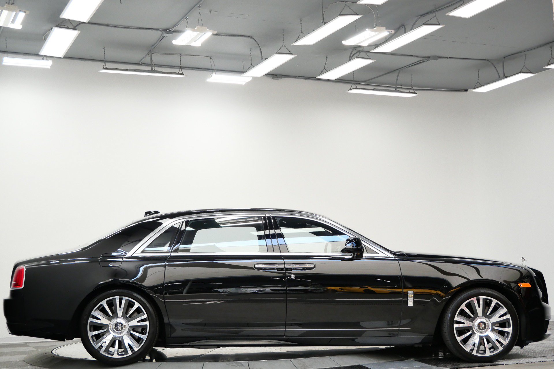 Used 2019 Rolls-Royce Ghost Extended Wheelbase RWD image 59