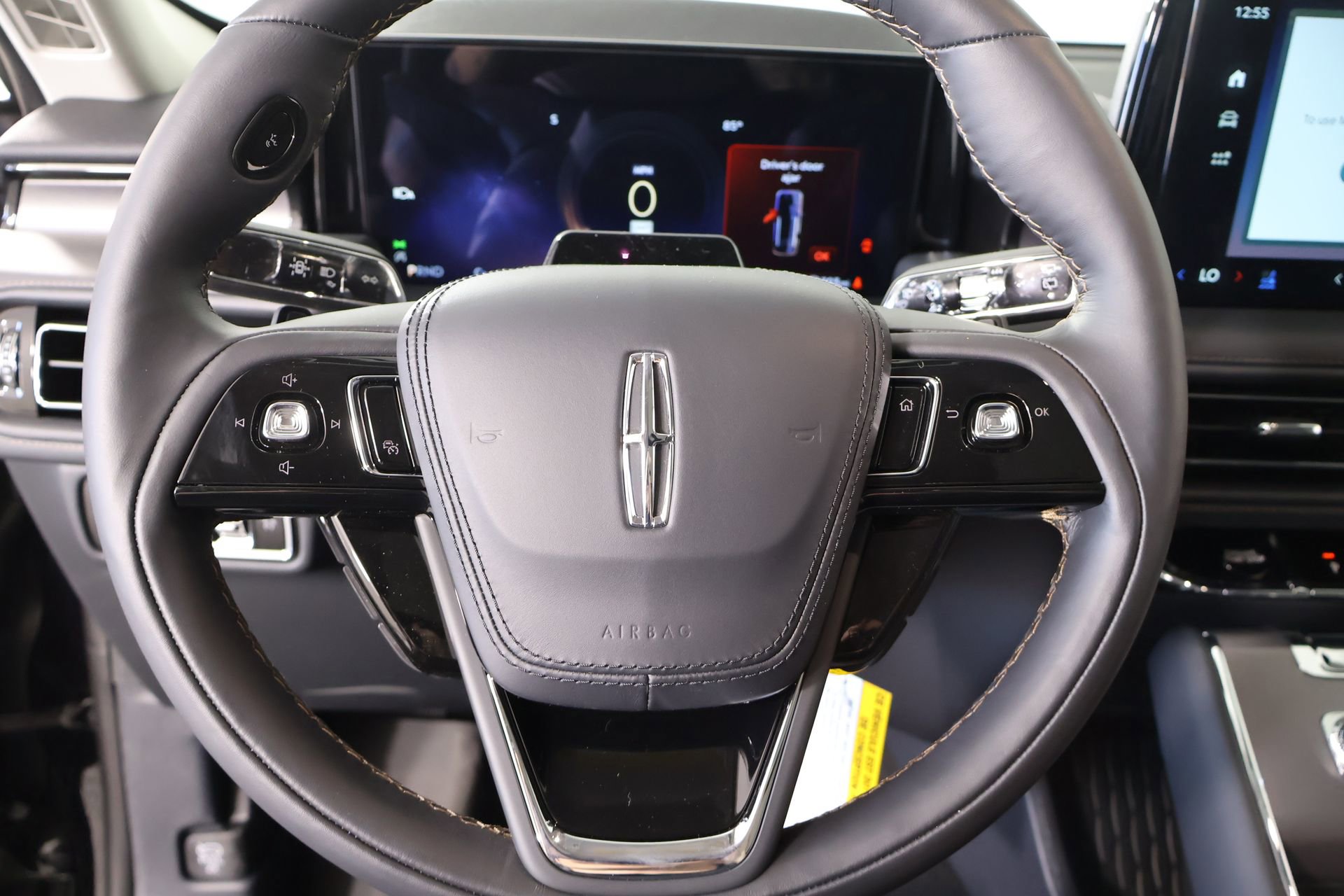 New 2026 Lincoln Aviator AWD image 3