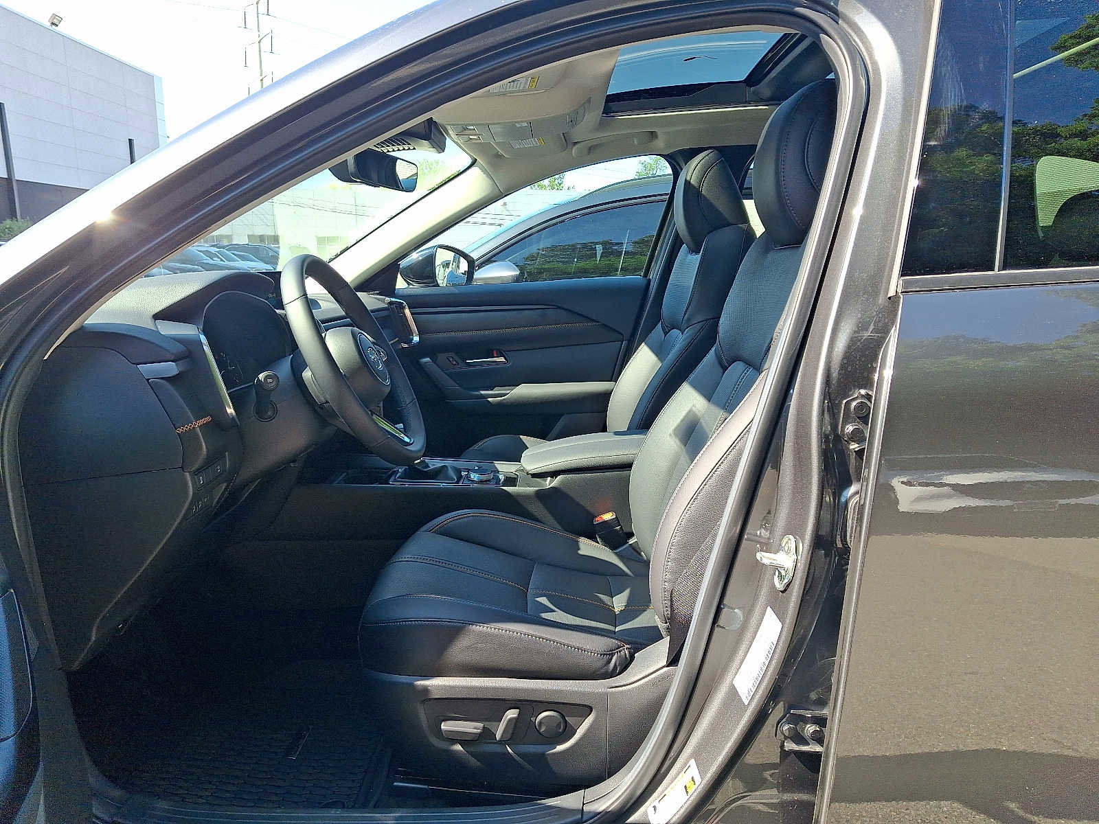 Certified 2025 MAZDA CX-50 AWD 2.5 S w/ Weather Package image 13