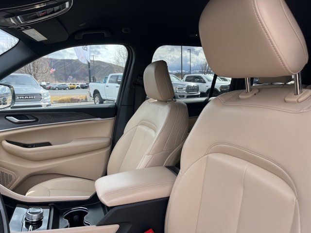 Used 2024 Jeep Grand Cherokee Limited image 14