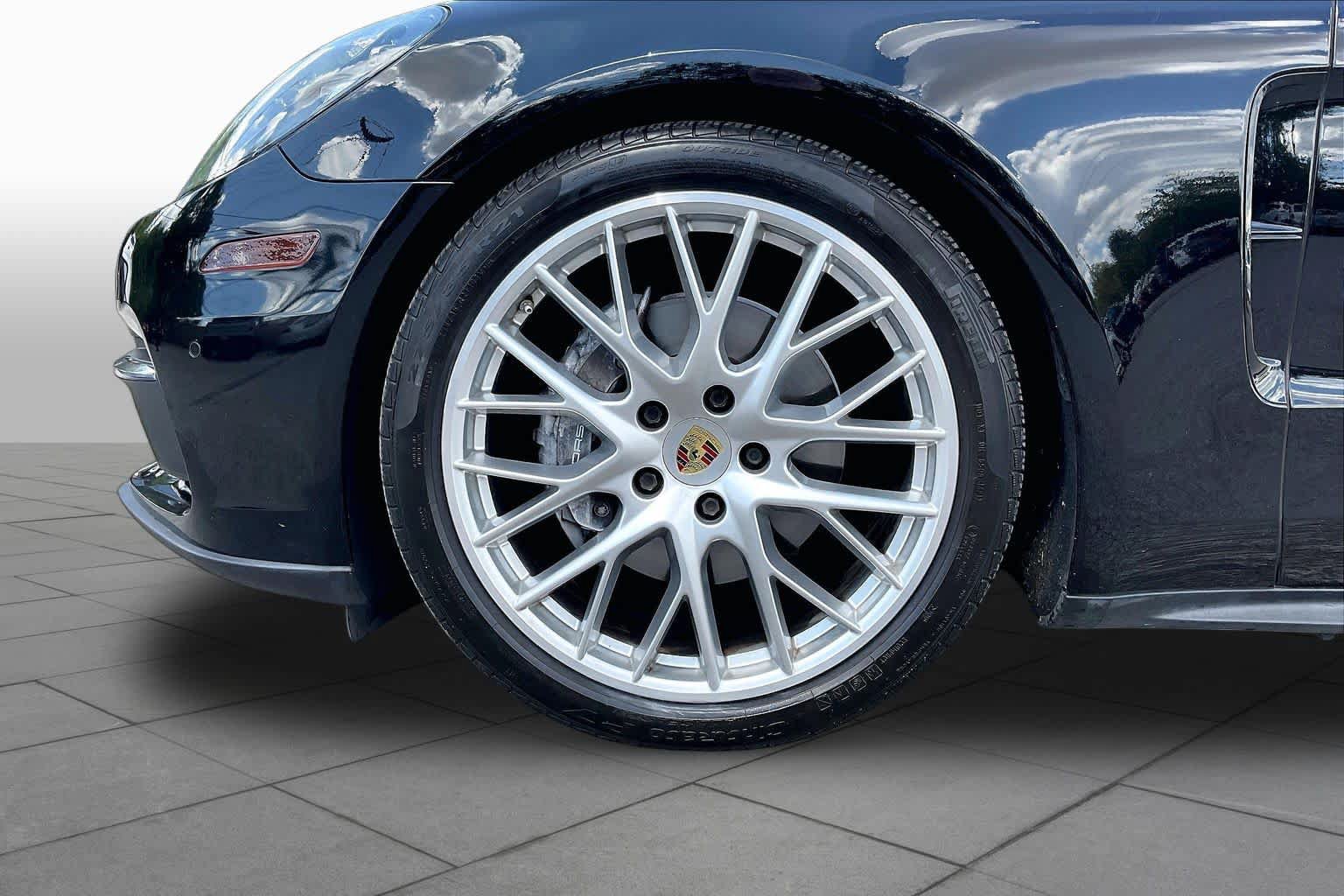Used 2018 Porsche Panamera 4 AWD/4WD image 10