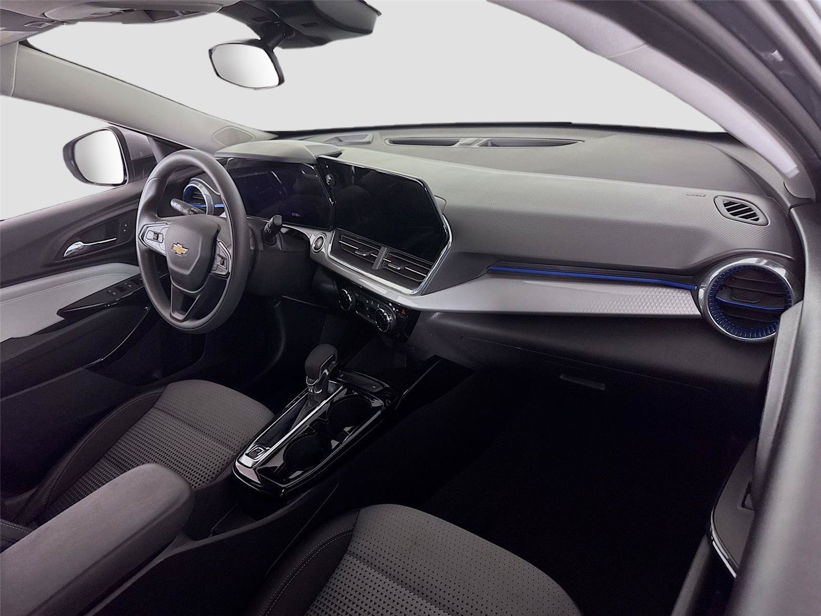 Used 2025 Chevrolet Trax LT FWD image 19