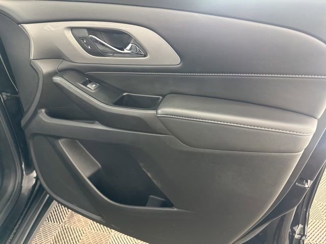 Used 2023 Chevrolet Traverse LT image 25