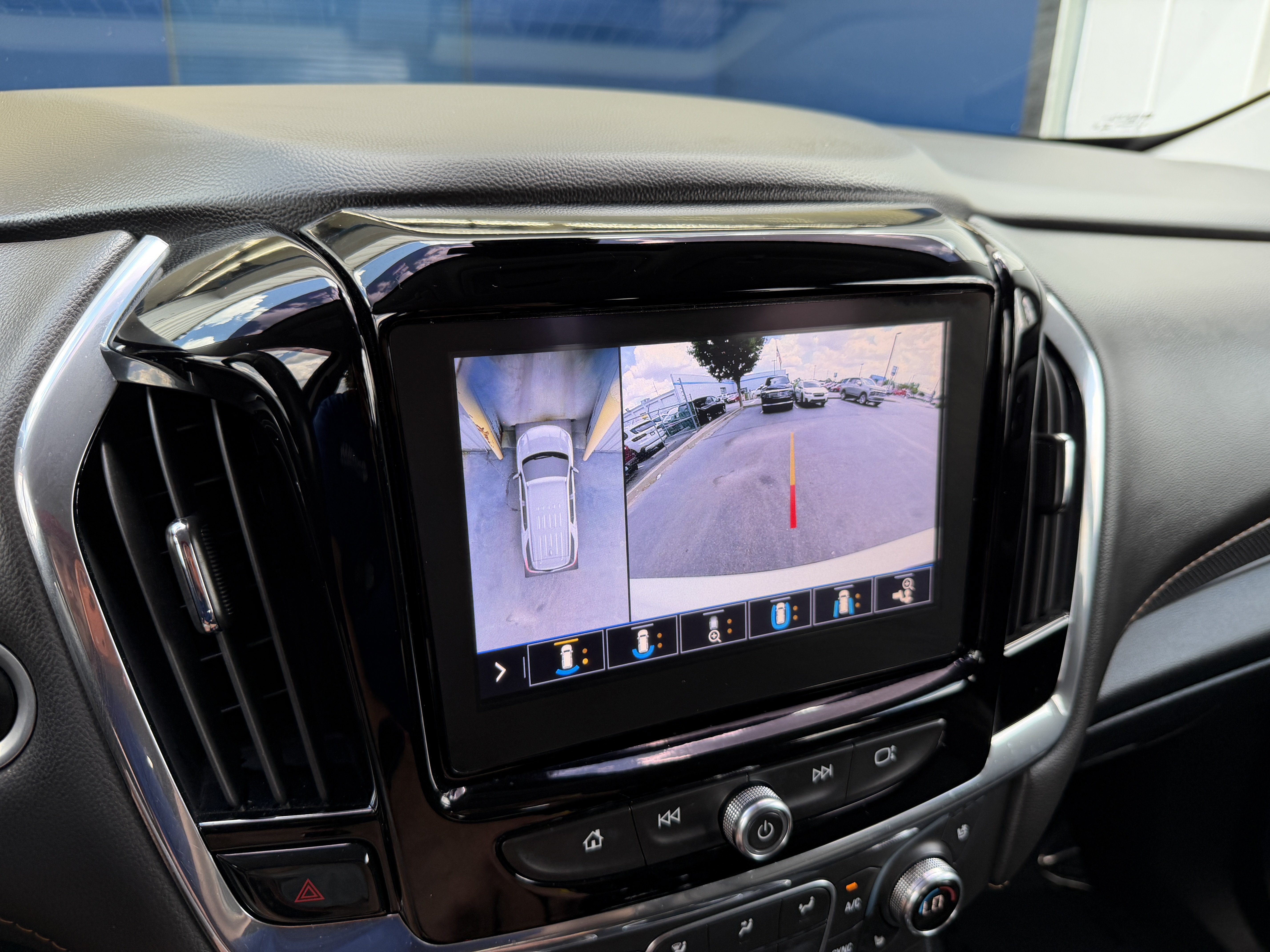 Used 2020 Chevrolet Traverse Premier AWD/4WD image 21
