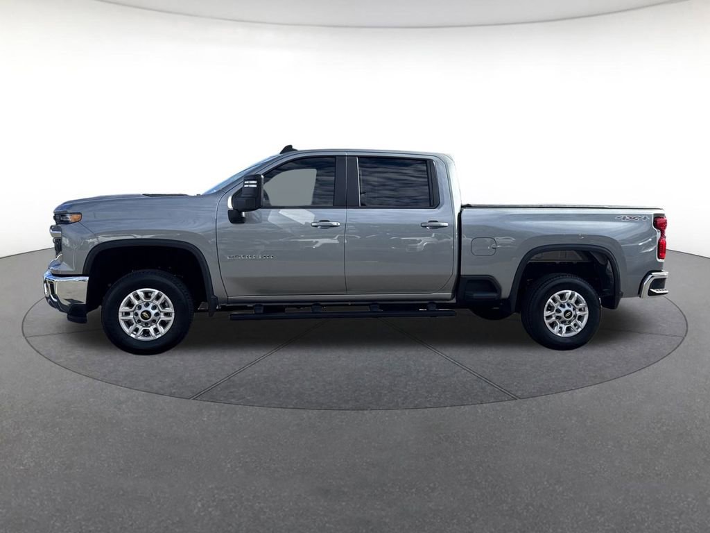 Used 2025 Chevrolet Silverado 2500 LT image 2