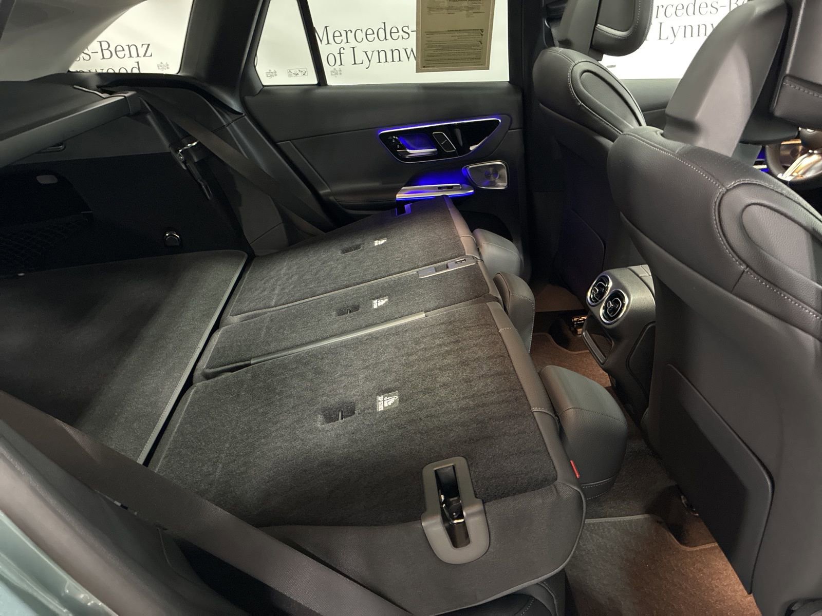 Used 2025 Mercedes-Benz GLC 300 4MATIC image 25