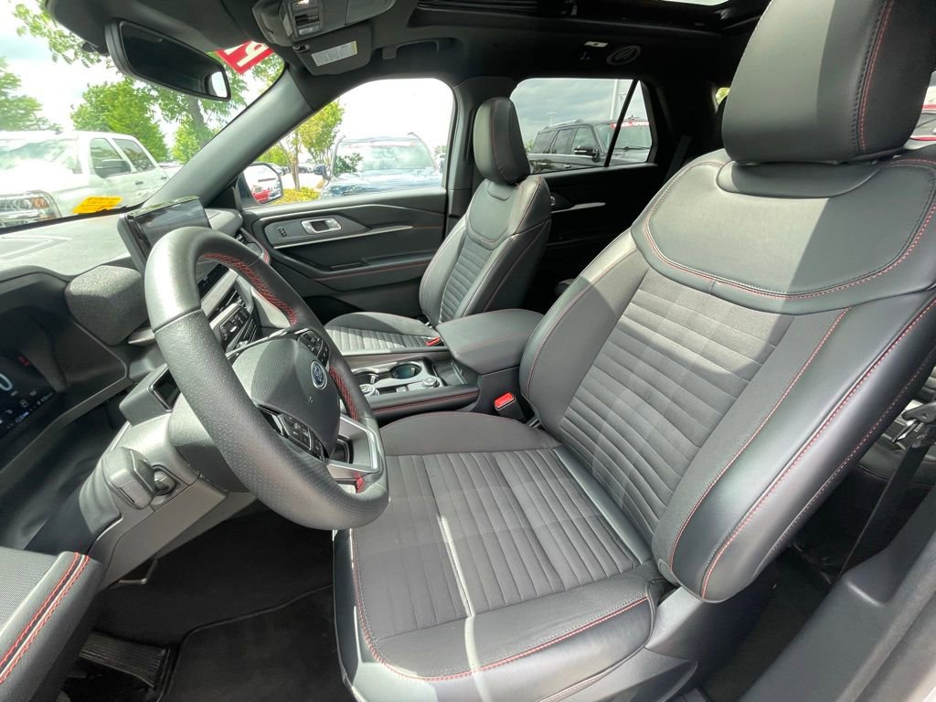 Used 2025 Ford Explorer ST-Line w/ Premium Package image 19