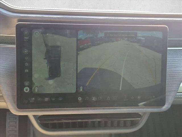 Used 2025 Rivian R1S Adventure Dual AWD/4WD image 13