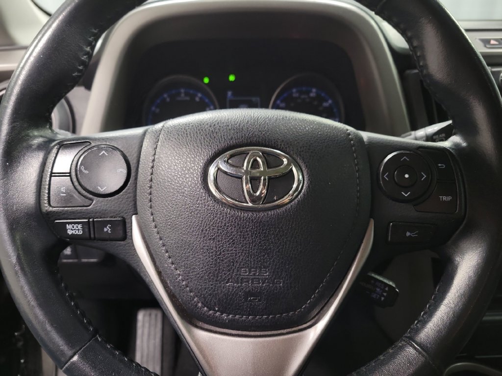 Used 2018 Toyota RAV4 XLE AWD/4WD image 25