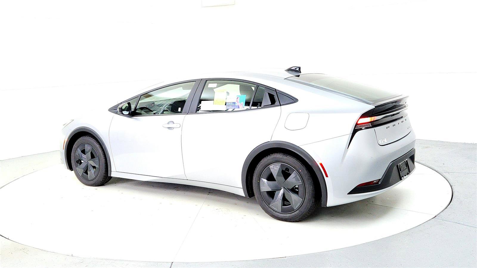 New 2026 Toyota Prius Plug-In Hybrid image 4