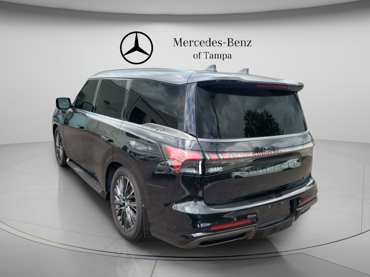 Used 2026 INFINITI QX80 Autograph w/ Premium Cargo Package AWD/4WD image 2