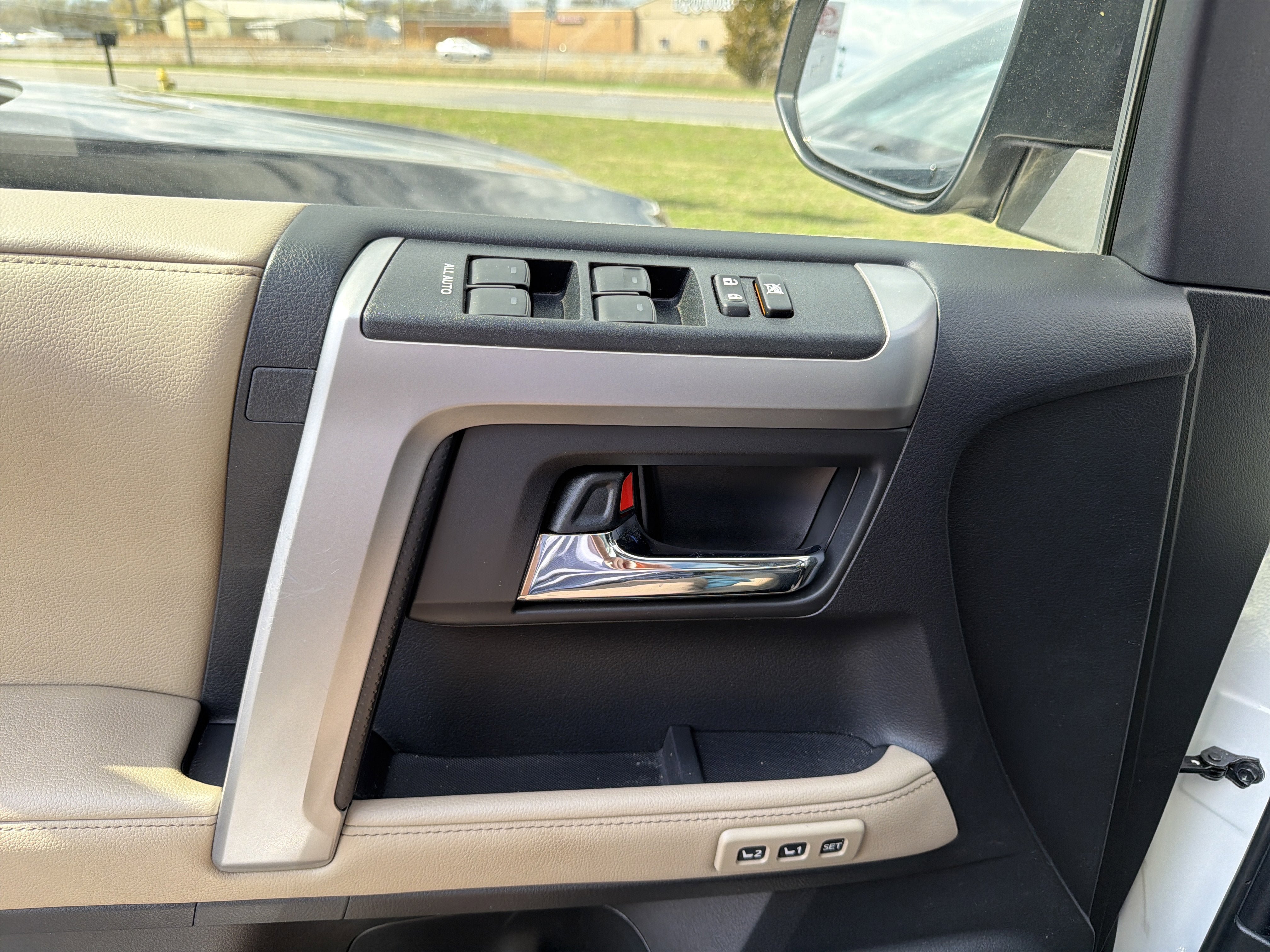 Used 2023 Toyota 4Runner Limited AWD/4WD image 15