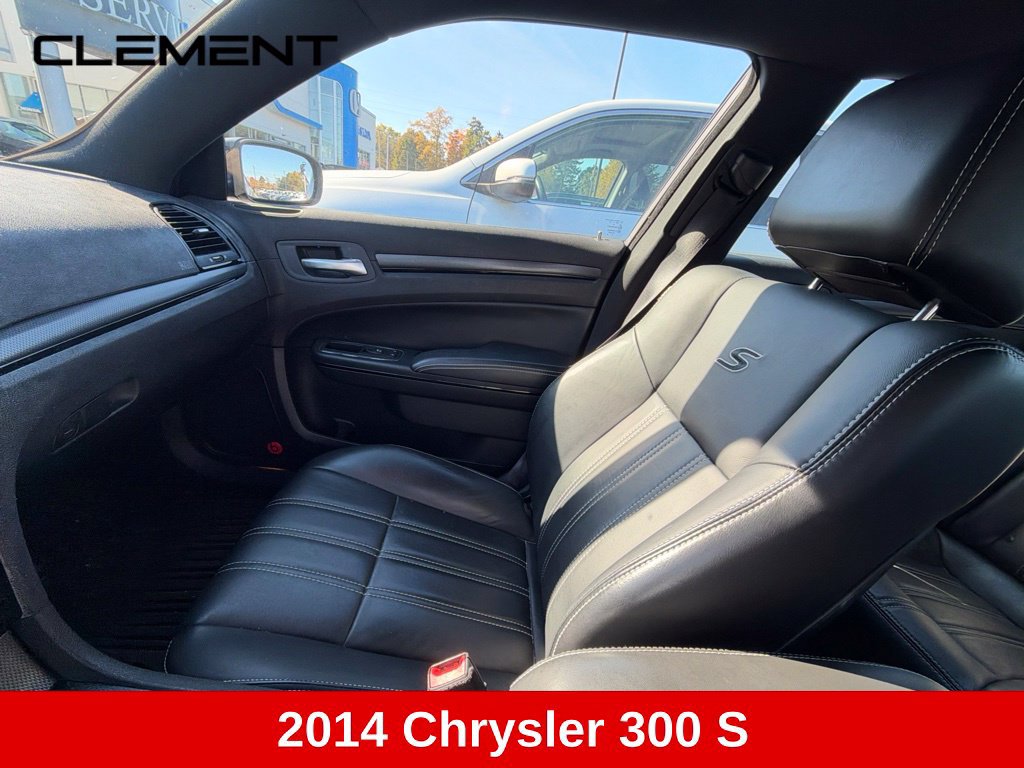 Used 2014 Chrysler 300 S AWD/4WD image 9