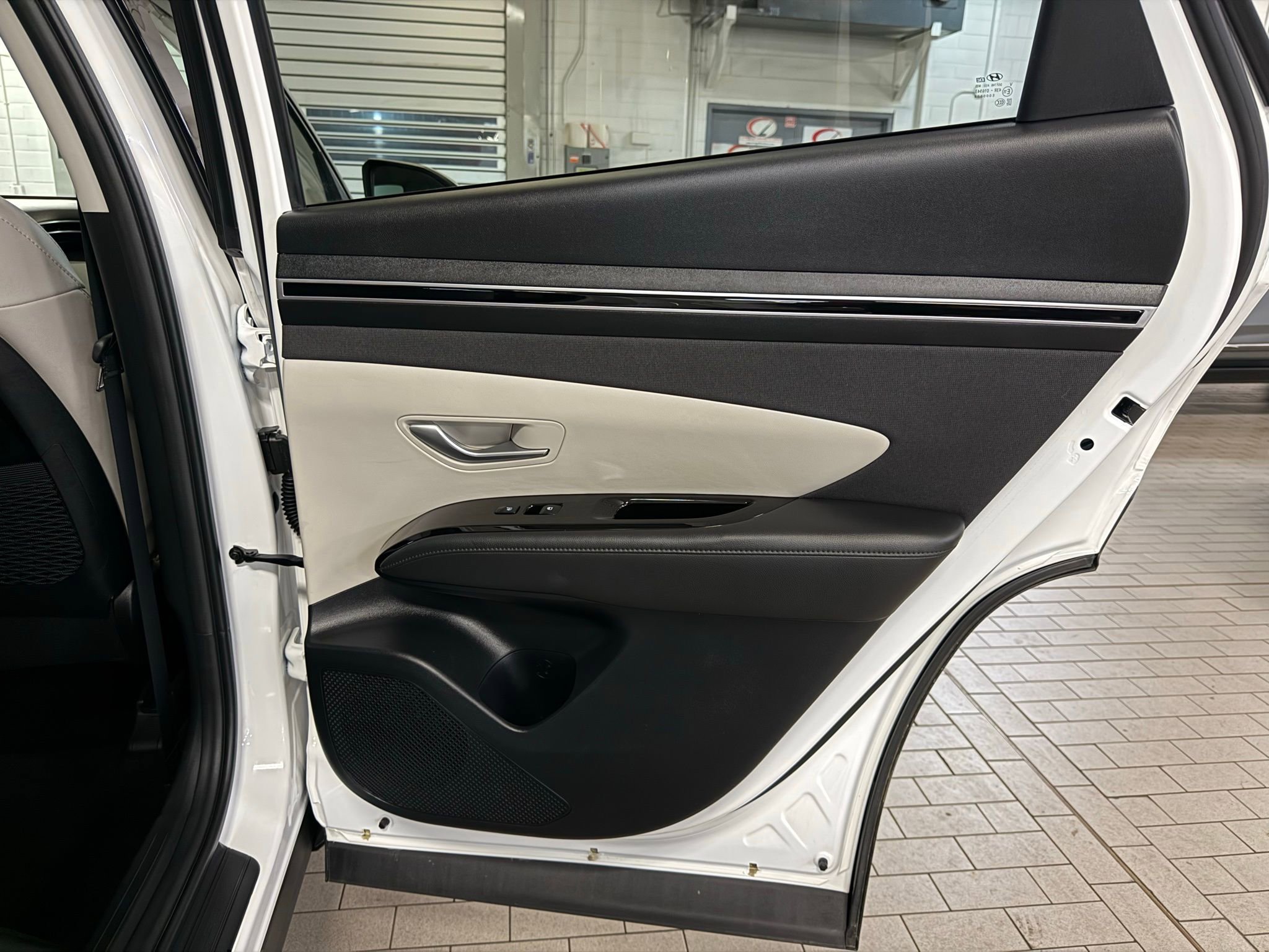 Used 2024 Hyundai Tucson Limited image 25