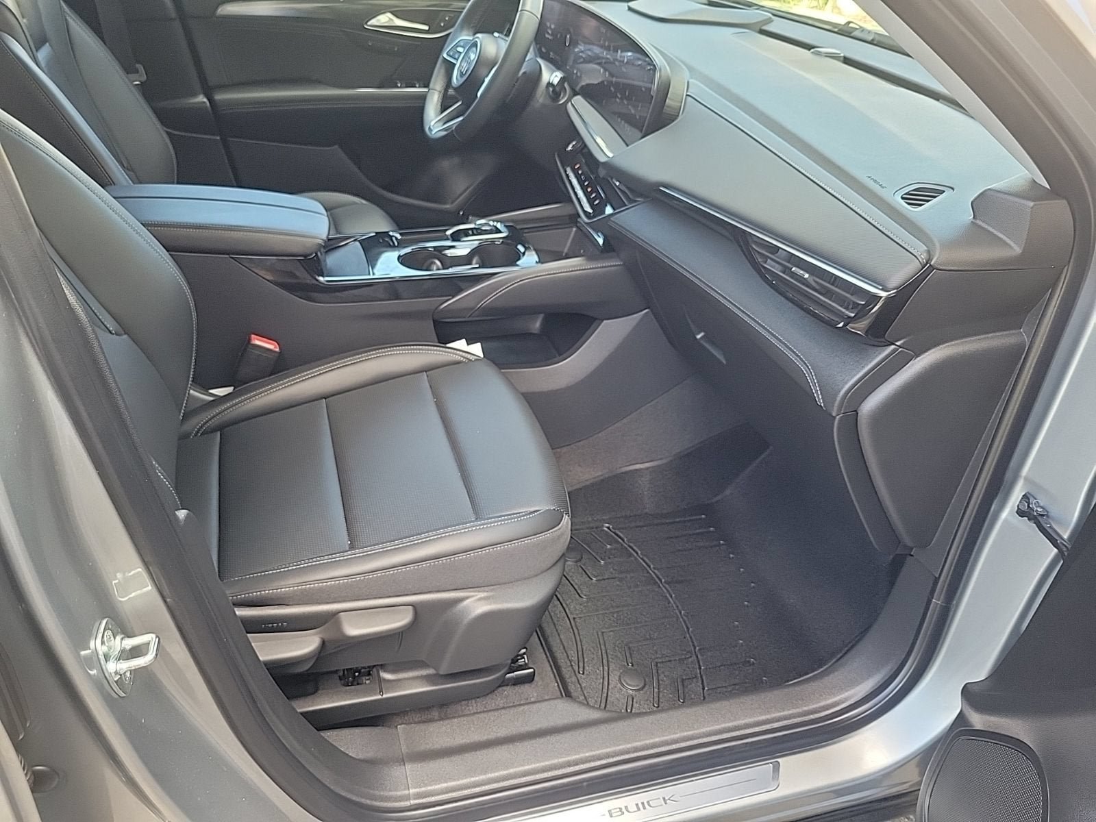 Used 2025 Buick Envision Preferred AWD/4WD image 12