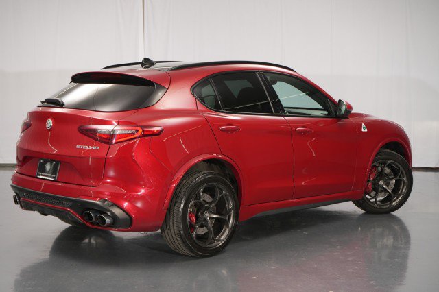 Used 2018 Alfa Romeo Stelvio Quadrifoglio w/ Driver Assist Dynamic Package image 17