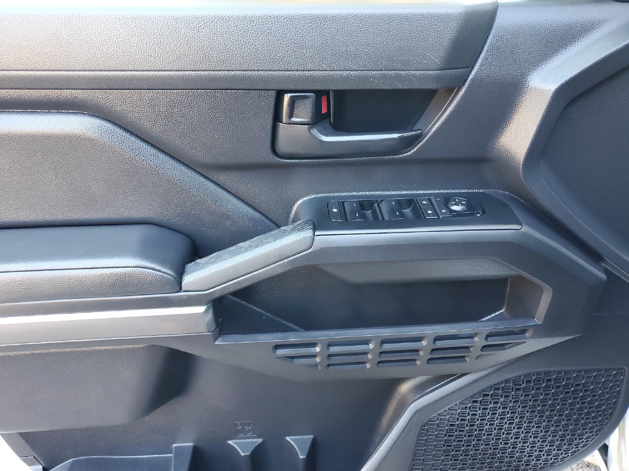 Used 2024 Toyota Tacoma SR5 AWD/4WD image 18