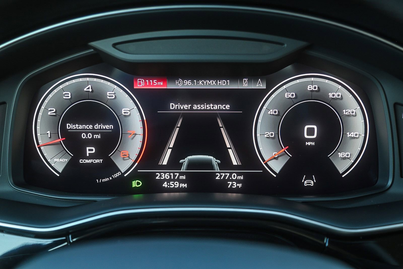 Used 2023 Audi Q8 Premium image 25