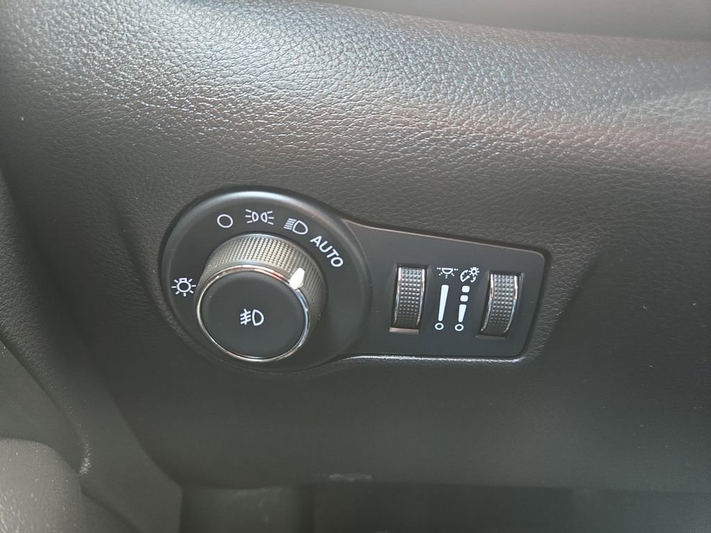 Used 2025 Jeep Compass Trailhawk w/ Trailer Tow Group image 22