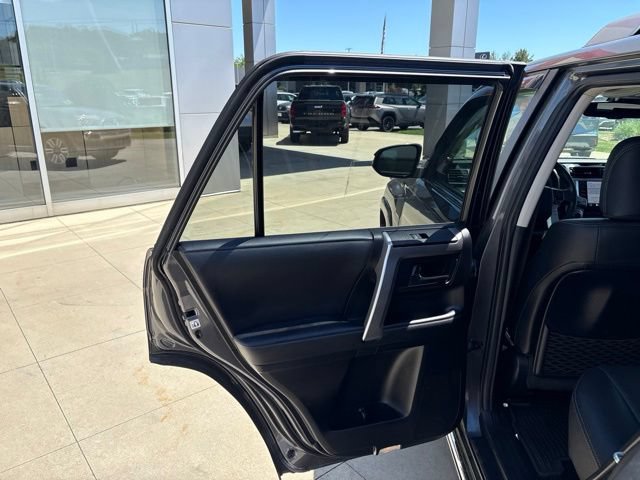 Used 2022 Toyota 4Runner Limited AWD/4WD image 27