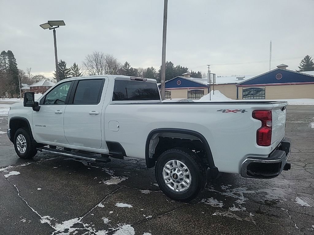 Used 2024 Chevrolet Silverado 2500 LT AWD/4WD image 4