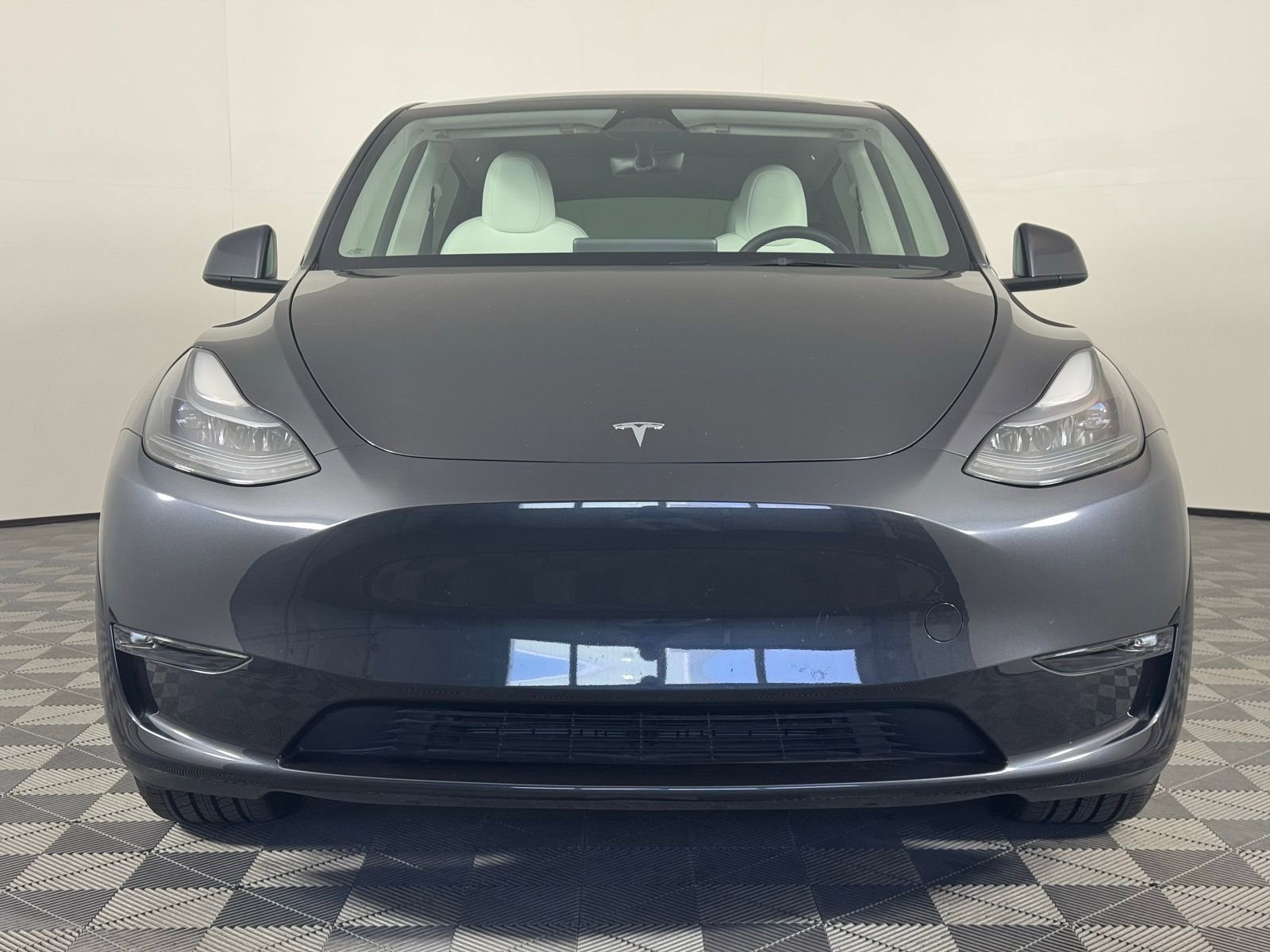 Used 2025 Tesla Model Y Long Range image 3