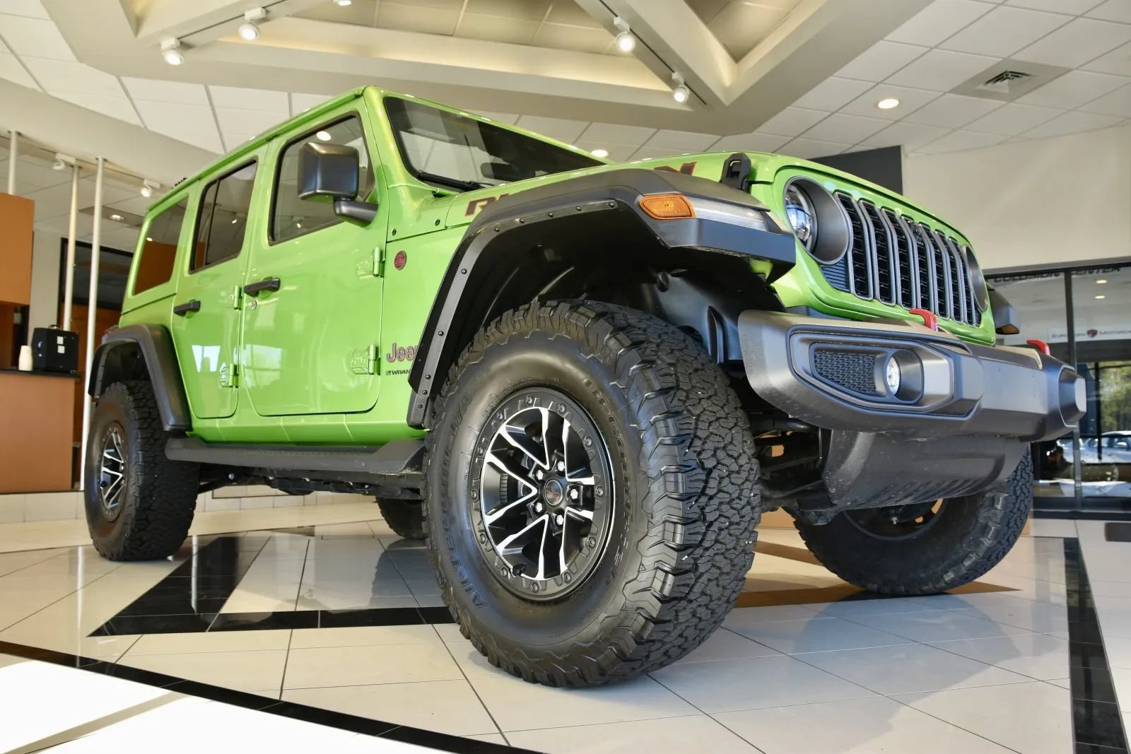 Used 2025 Jeep Wrangler Unlimited Rubicon w/ XTREMEE 35" Tire Package AWD/4WD image 10