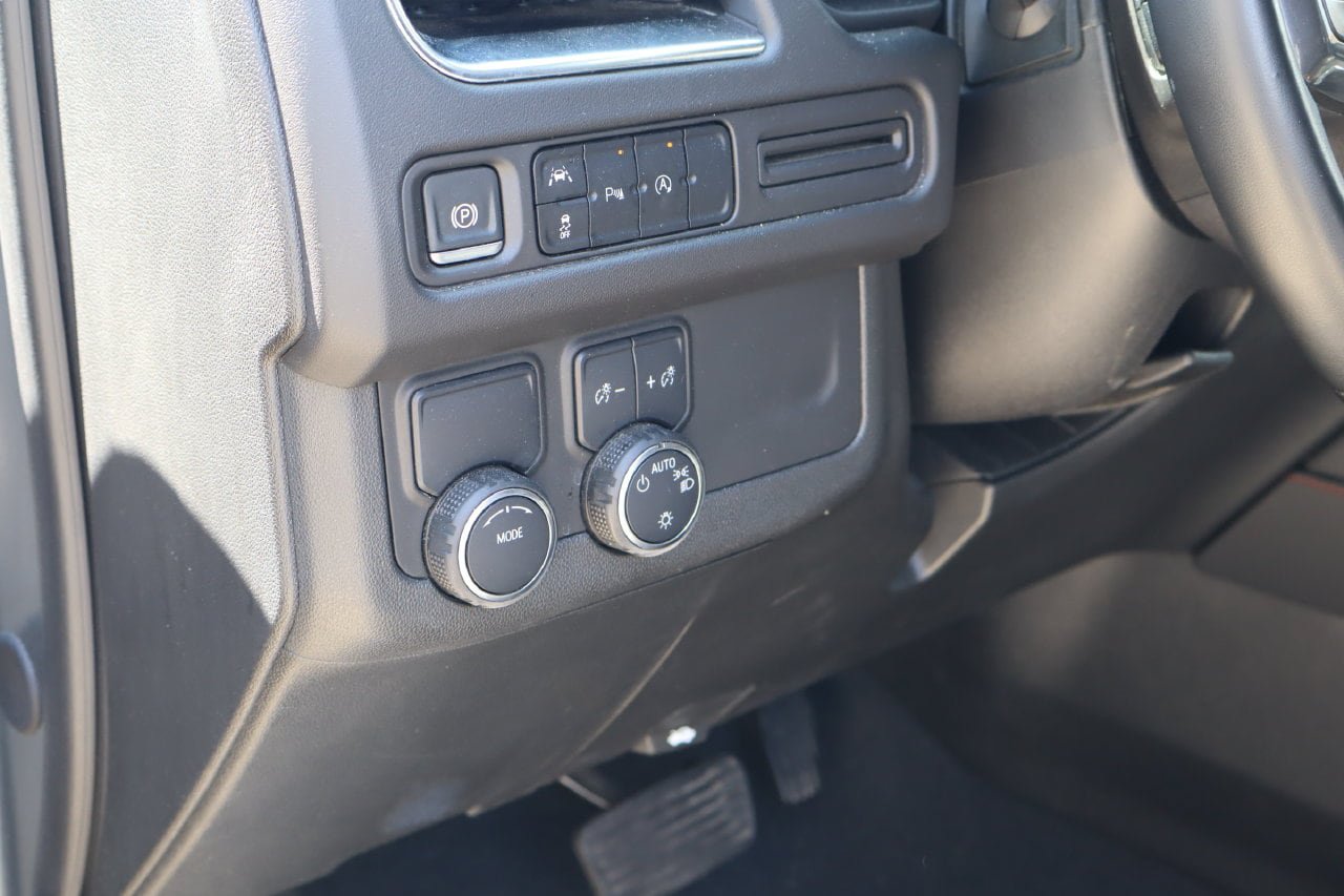 Used 2024 Chevrolet Suburban RST RWD image 24