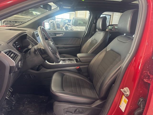 Used 2024 Ford Edge ST-Line w/ Class II Trailer Tow Package image 9