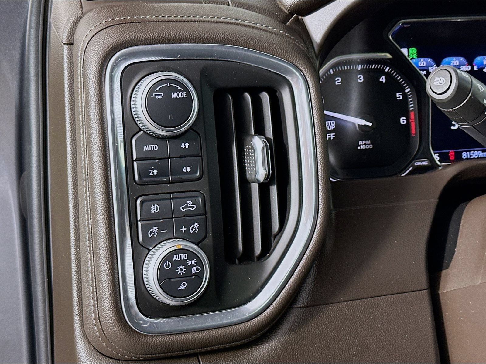 Used 2020 GMC Sierra 1500 Denali w/ Driver Alert Package II AWD/4WD image 11
