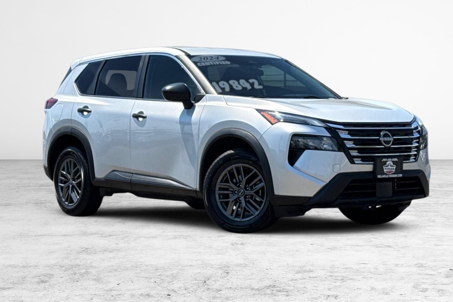 Used 2024 Nissan Rogue S FWD image 2