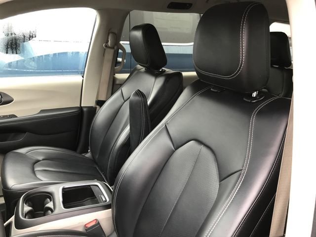 Used 2024 Chrysler Pacifica Select FWD image 5
