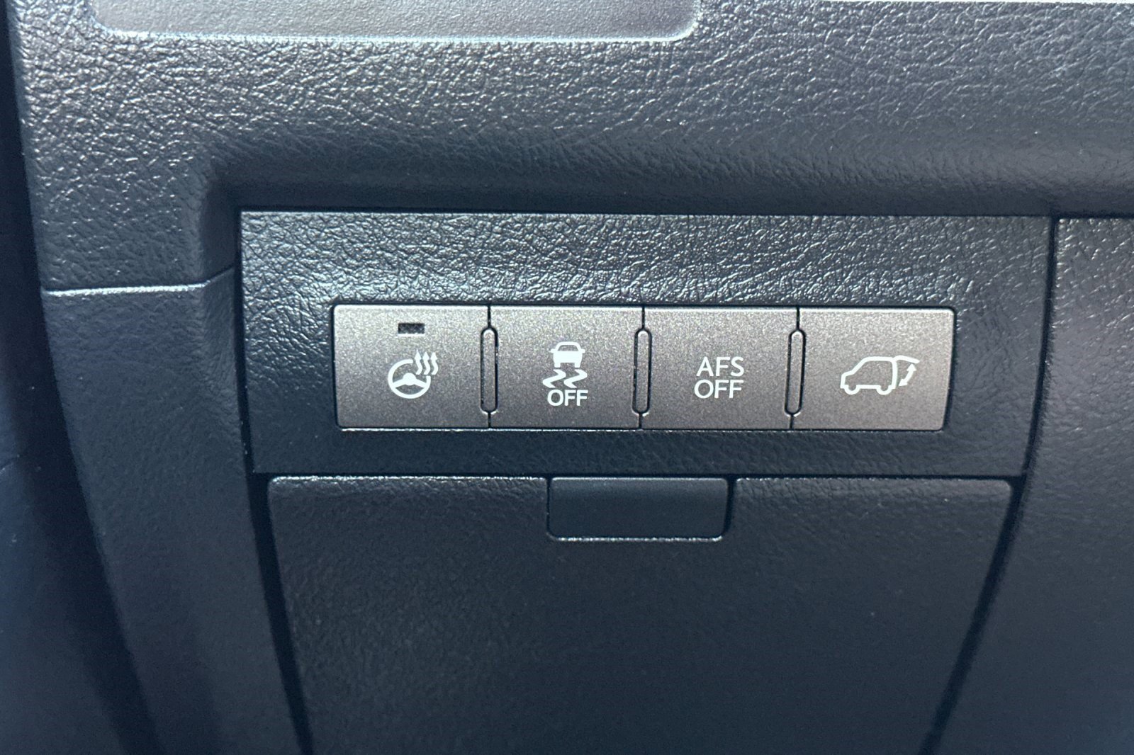 Used 2015 Lexus LX 570 4WD w/ Luxury Package image 38